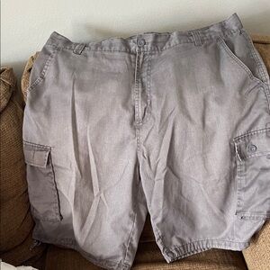 Men's Gray Cargo Shorts with Utility Pockets